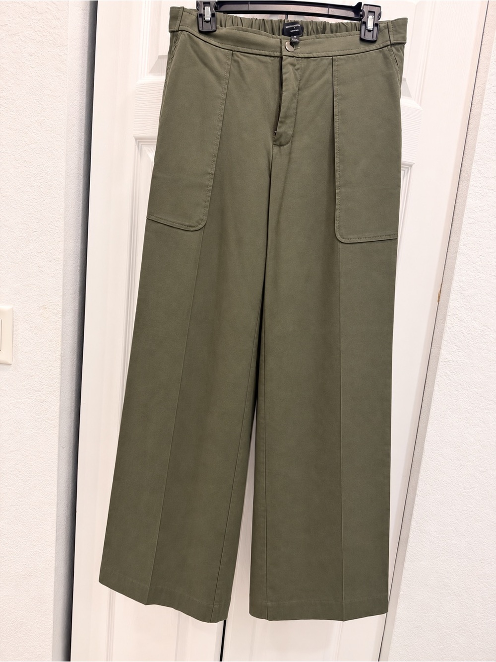 Banana Republic Wide Leg Pants in Green Size Small NWT